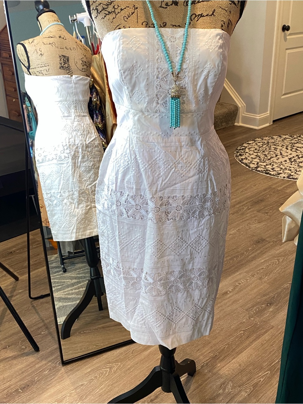 WHITE HOUSE BLACK MARKET Strapless White Lace Dress | Size 4